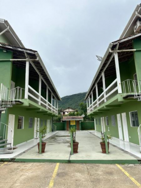 Apartamento com piscina, a 400 metros da praia maranduba